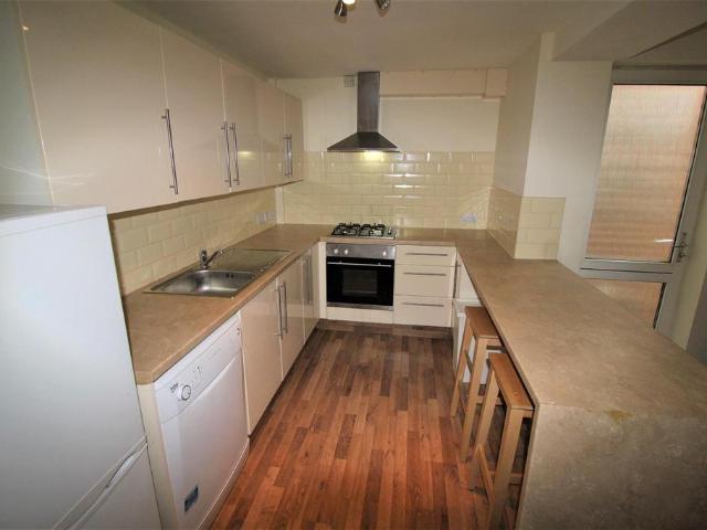 5 bedroom house to rent