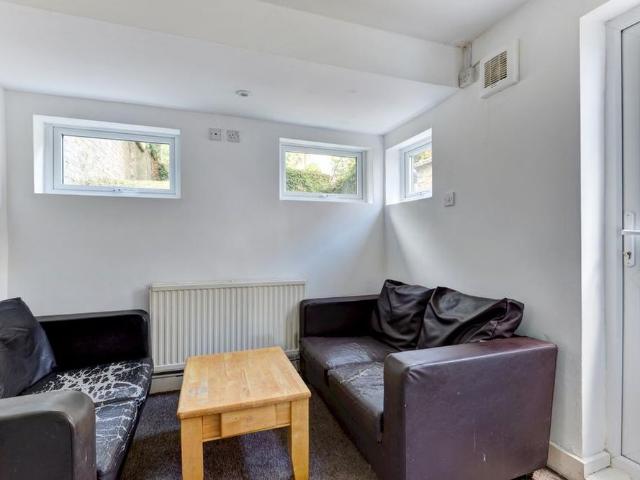 5 bedroom house to rent