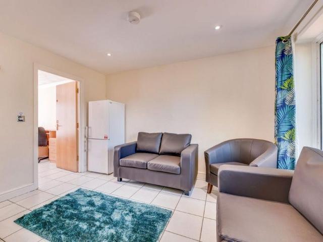 5 bedroom house to rent