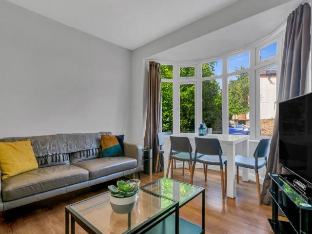 5 bedroom house to rent