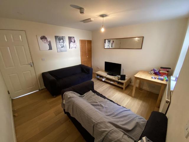 5 bedroom house to rent