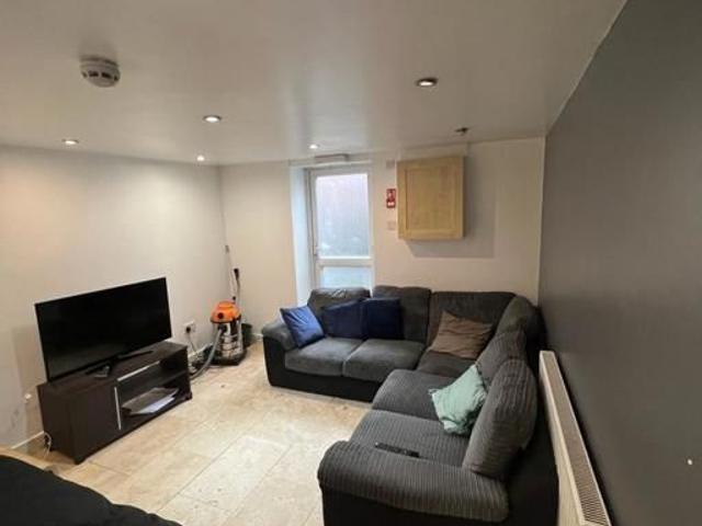 5 bedroom house to rent