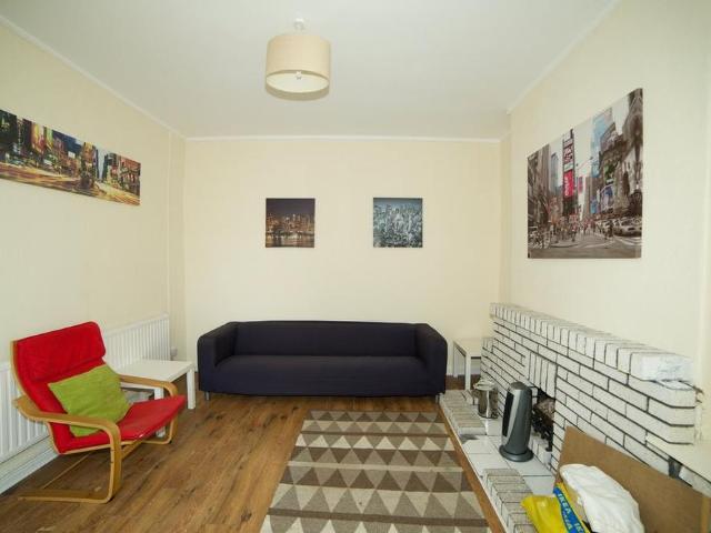 5 bedroom house to rent