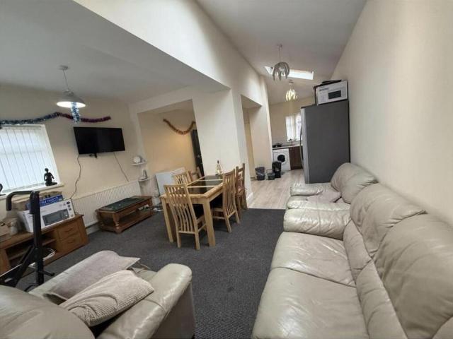 5 bedroom house to rent