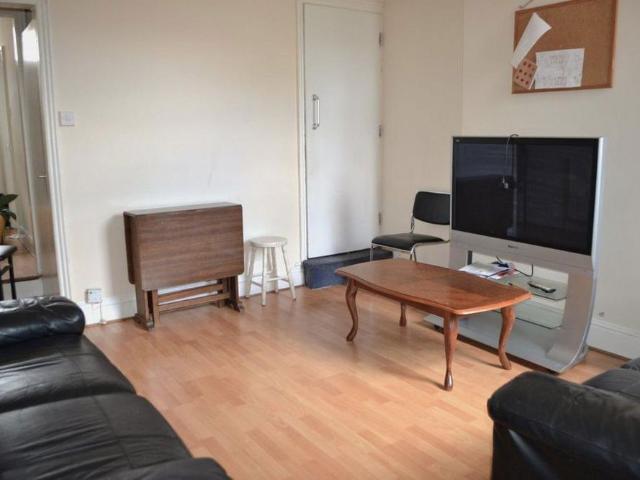 5 bedroom house to rent