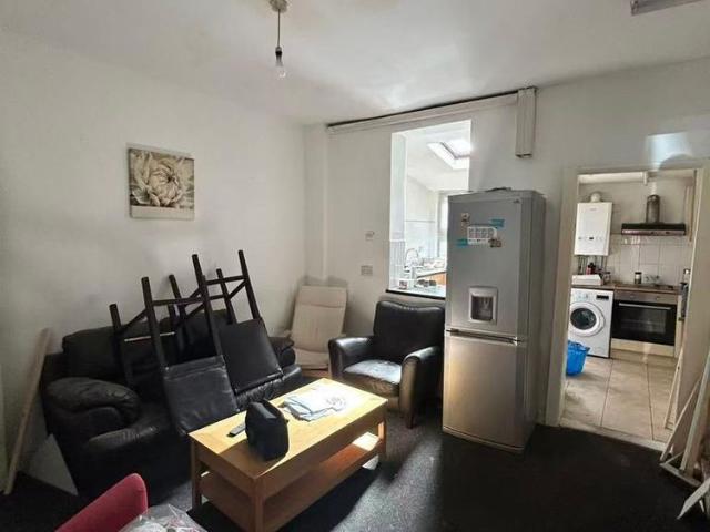 5 bedroom house to rent