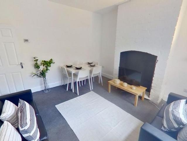 5 bedroom house to rent