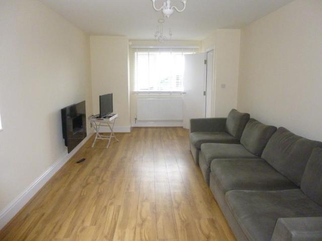 5 bedroom house to rent