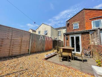 5 bedroom house to rent