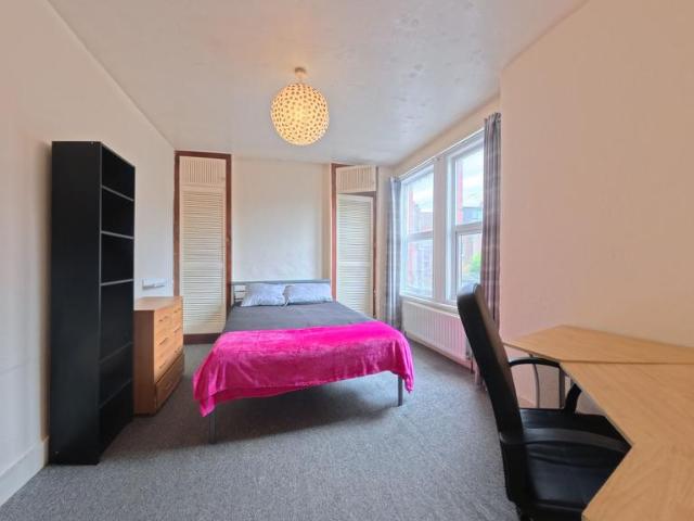 5 bedroom house to rent