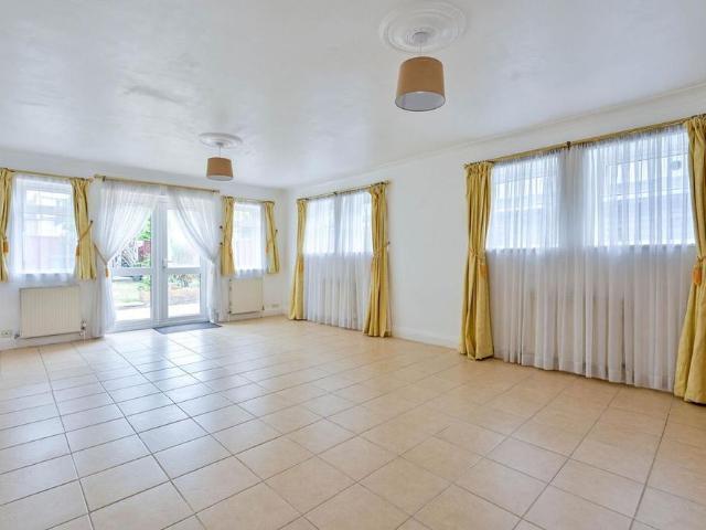 5 bedroom house to rent