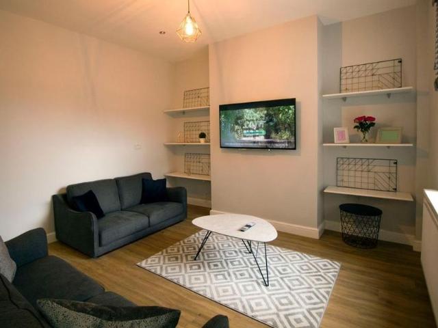 5 bedroom house to rent