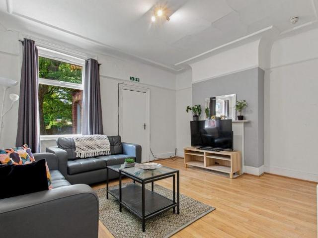 5 bedroom house to rent