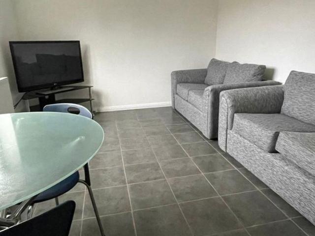 5 bedroom house to rent