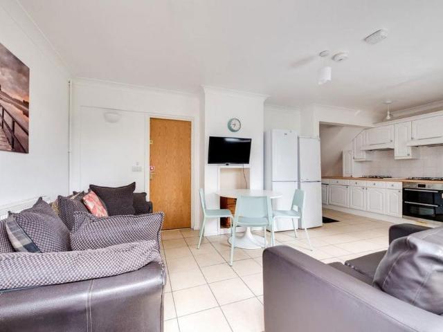 5 bedroom house to rent