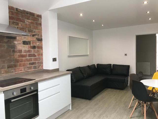 5 bedroom house to rent