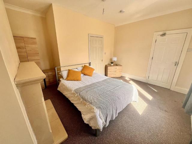 5 bedroom house to rent