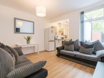 Sheffield, South Yorkshire, Midlands - Equipped kitchen