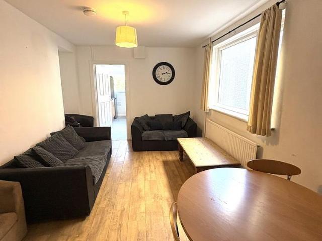 5 bedroom house to rent