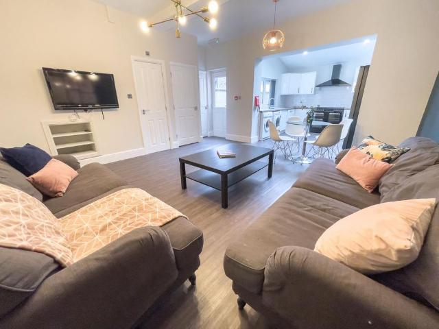 5 bedroom house to rent