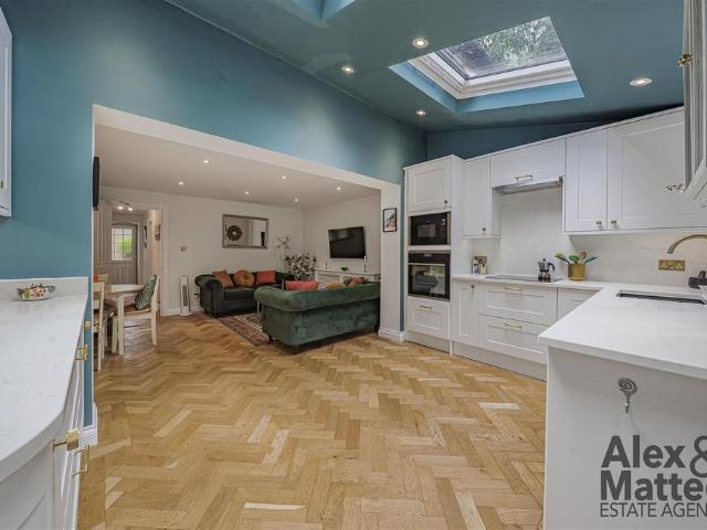 5 bedroom house to rent