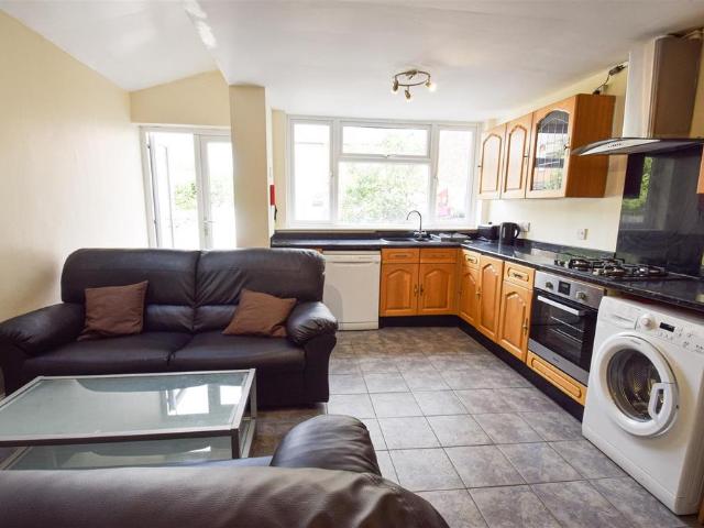 5 bedroom house to rent