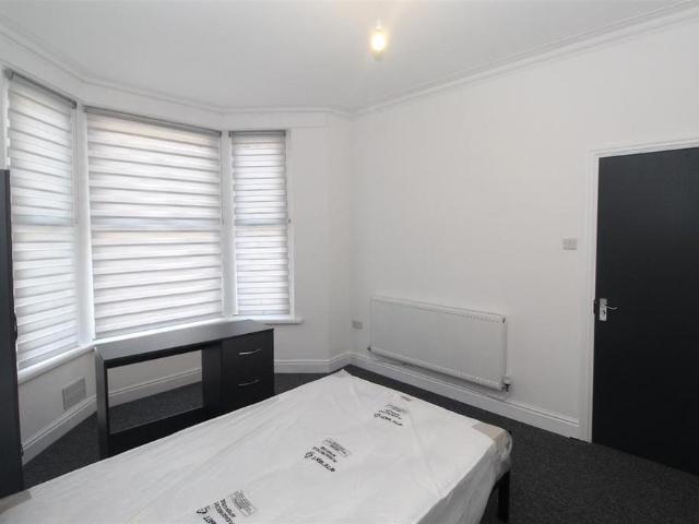 5 bedroom house to rent