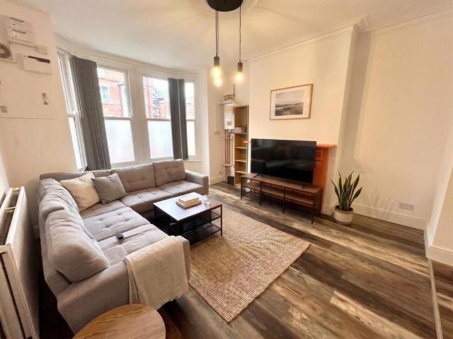 5 bedroom house to rent