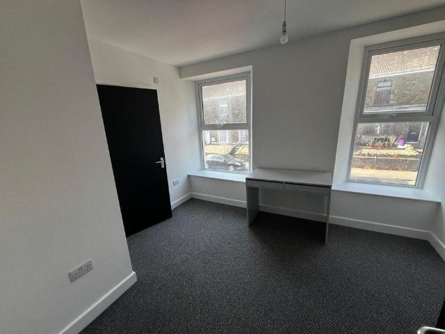 5 bedroom house to rent