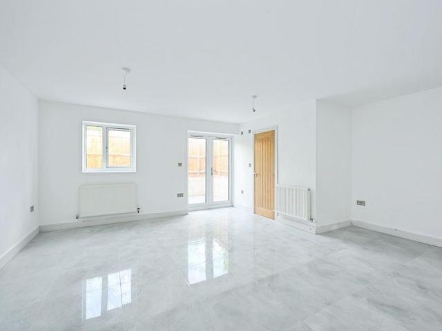 5 bedroom house to rent