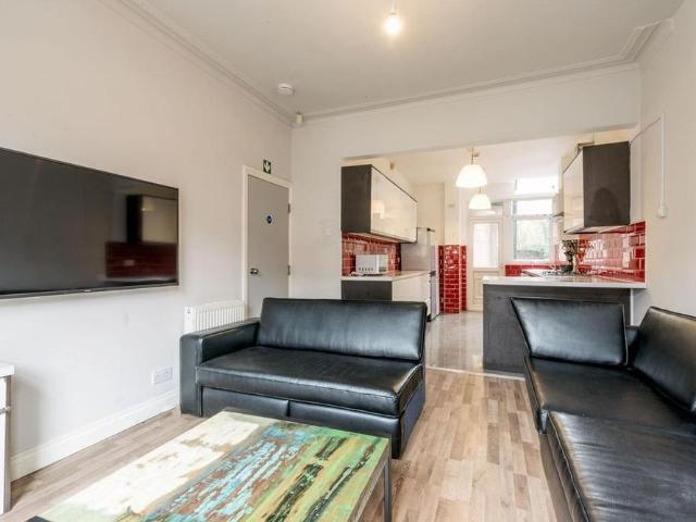 5 bedroom house to rent