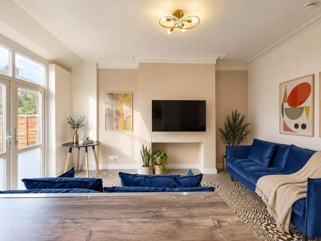 5 bedroom house to rent