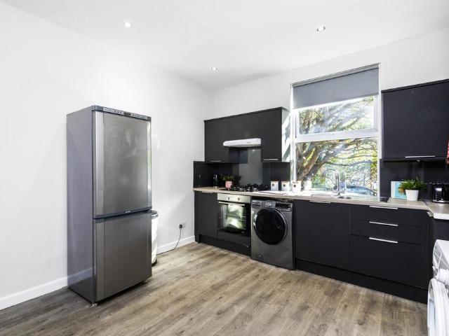 5 bedroom house to rent