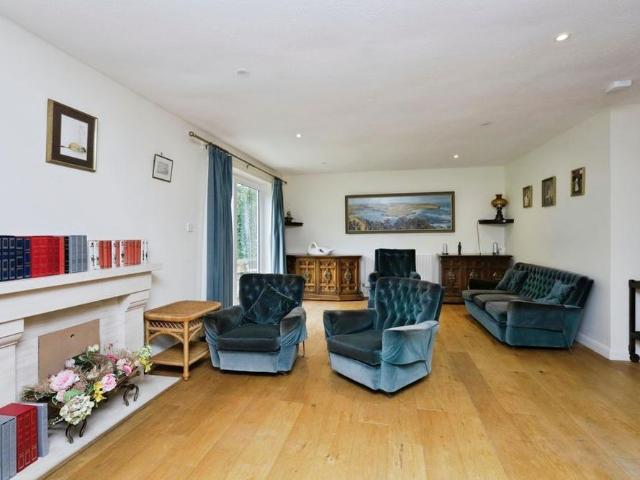 5 bedroom house to rent