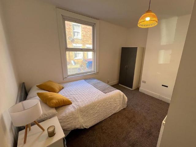 5 bedroom house to rent