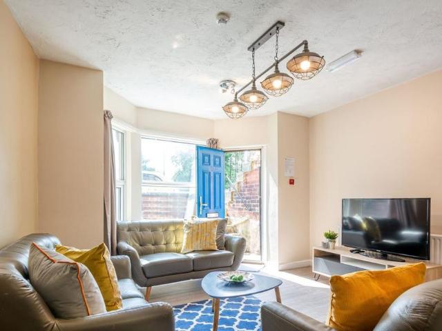 5 bedroom house to rent