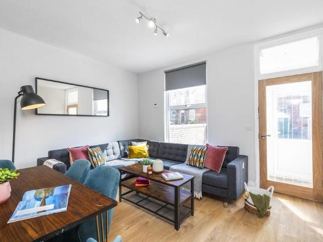 5 bedroom house to rent