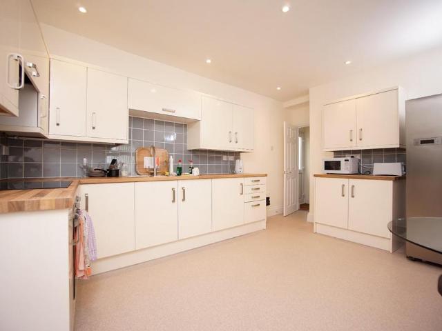 5 bedroom house to rent