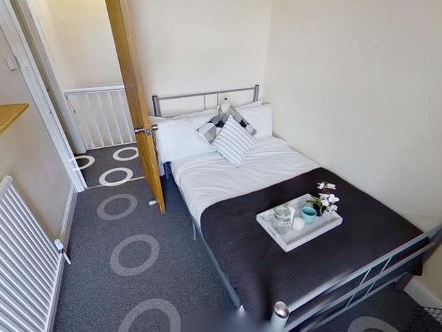 5 bedroom house to rent