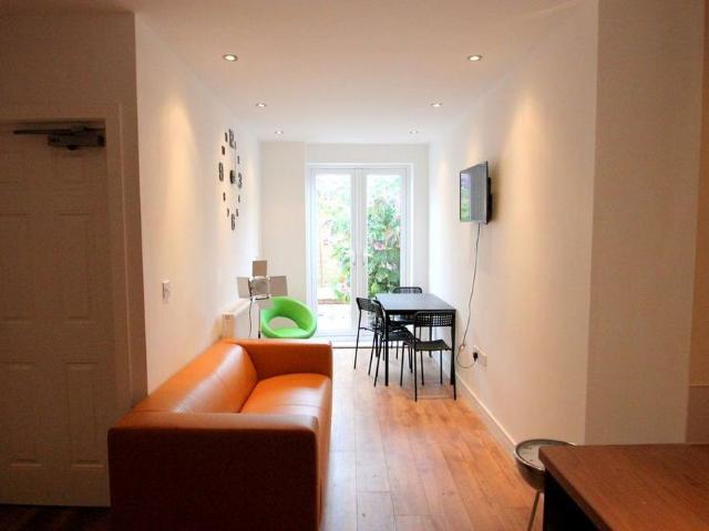 5 bedroom house to rent