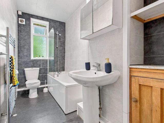 5 bedroom house to rent