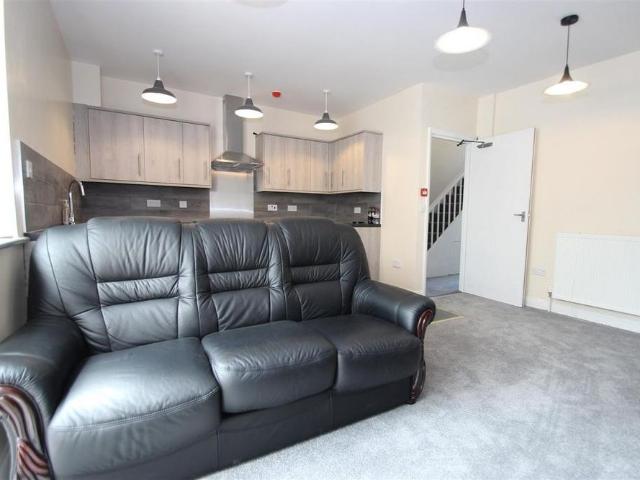5 bedroom house to rent