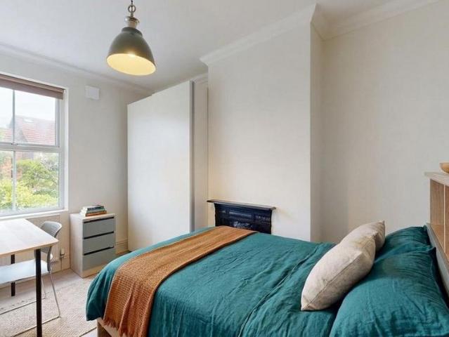 5 bedroom house to rent