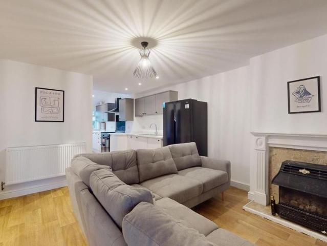5 bedroom house to rent