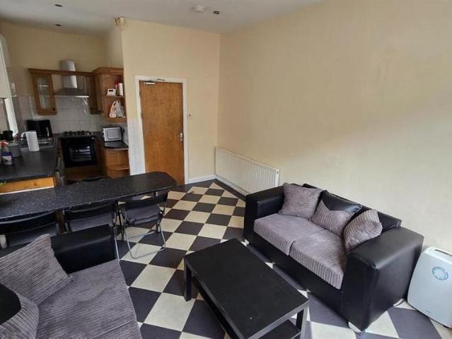5 bedroom house to rent