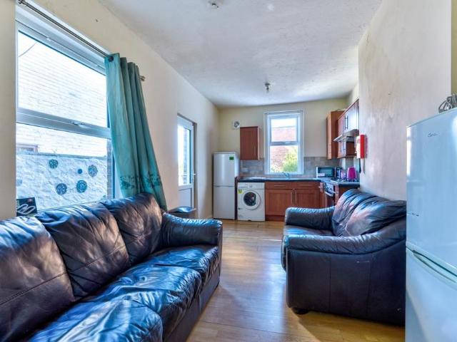 5 bedroom house to rent