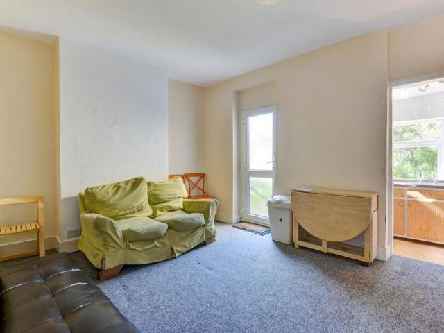 5 bedroom house to rent