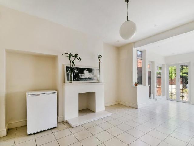 5 bedroom house to rent