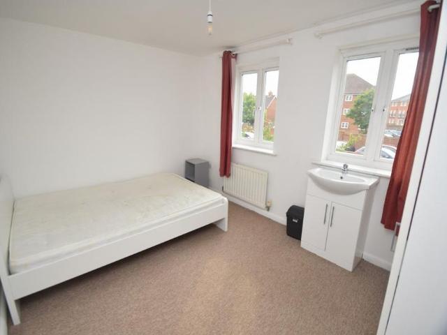5 bedroom house to rent