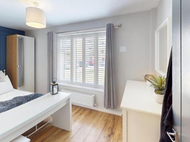 5 bedroom house to rent